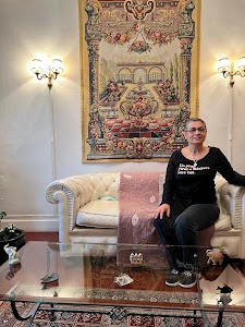 Sara Degourouchi Baptiste Voyante place picture